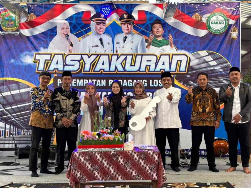 Bupati Banjarnegara, dr. Amalia Desiana, meresmikan pasar Karangkobar paskah kebakaran pada tahun 2024 lalu.