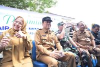 Banjarnegara resmikan KASMI, kran air siap minum gratis pertama untuk publik. Airnya aman, segar, dan disebut mirip rasa zam-zam oleh Wakil Bupati.