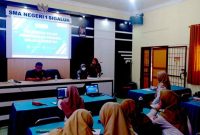 Kantor Pelayanan Penyuluhan dan Konsultasi Perpajakan (KP2KP) Banjarnegara menyosialisasikan sistem perpajakan terbaru, Coretax, kepada para guru di Kabupaten Banjarnegara. Kegiatan ini digelar di SMAN 1 Sigaluh pada Rabu (14/1/2026).
