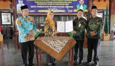 Pemerintah Kabupaten Banjarnegara dan Pengadilan Agama Banjarnegara resmi menandatangani Perjanjian Kerja Sama (PKS) dalam rangka memperkuat sinergi pelayanan publik.