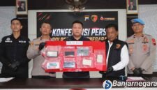 Pers rilis Polrrs Banjarnegara berhasil mengungkap kasus penjambretan mahasiswi.