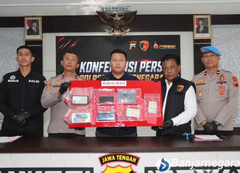Pers rilis Polrrs Banjarnegara berhasil mengungkap kasus penjambretan mahasiswi.