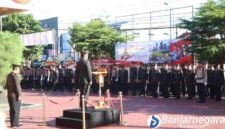 Polres Banjarnegara menggelar upacara peringatan Hari Bhayangkara ke-80 di halaman Mapolres Banjarnegara, Rabu (01/07/2026).