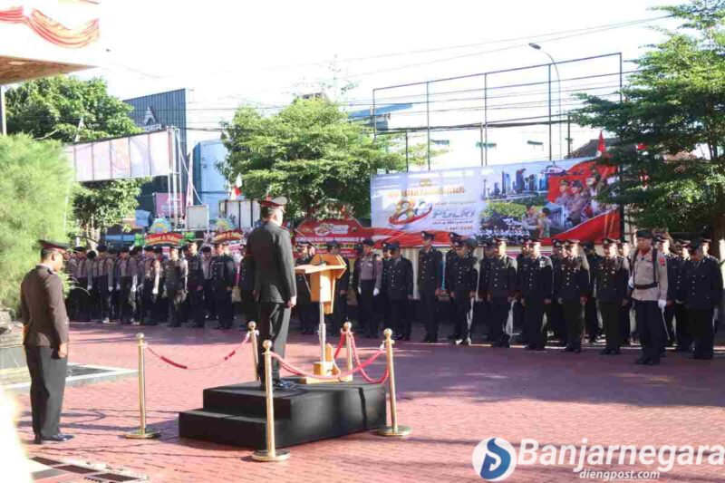 Polres Banjarnegara menggelar upacara peringatan Hari Bhayangkara ke-80 di halaman Mapolres Banjarnegara, Rabu (01/07/2026).