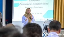 Bupati Banjarnegara, Amalia Desiana.